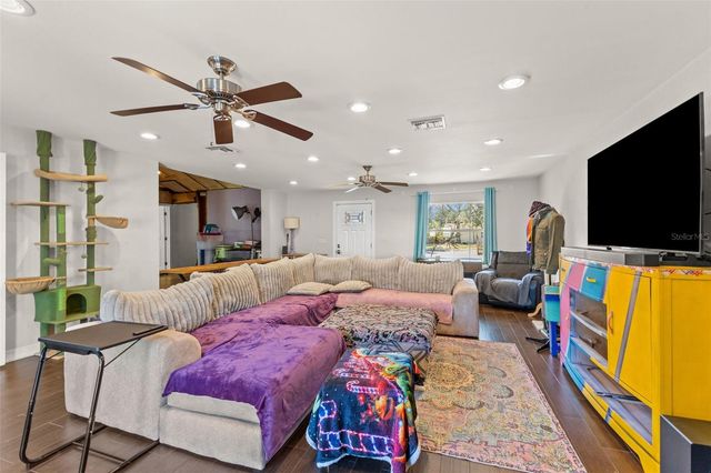 1747 26TH AVENUE N, St Petersburg, FL 33713