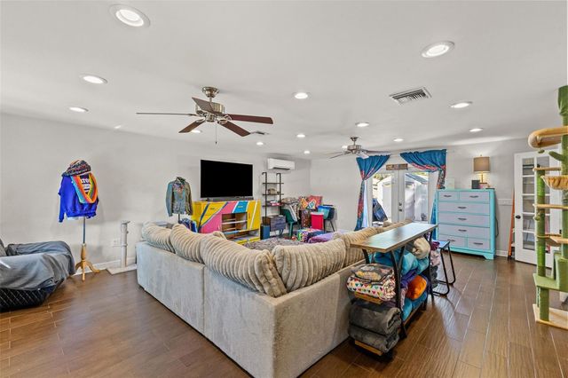 1747 26TH AVENUE N, St Petersburg, FL 33713