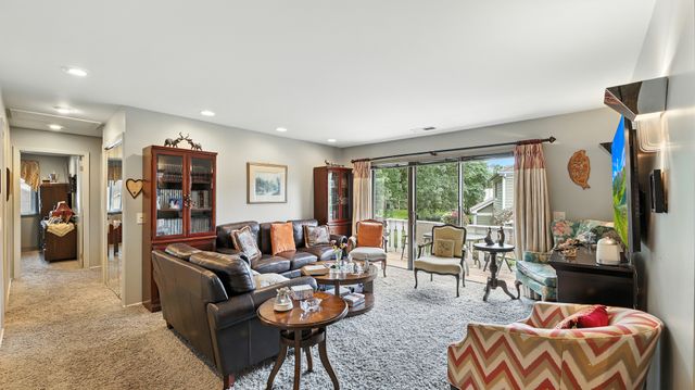 550 Greystone Lane A2, Wheeling, IL 60090