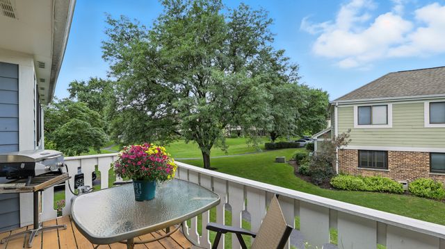 550 Greystone Lane A2, Wheeling, IL 60090