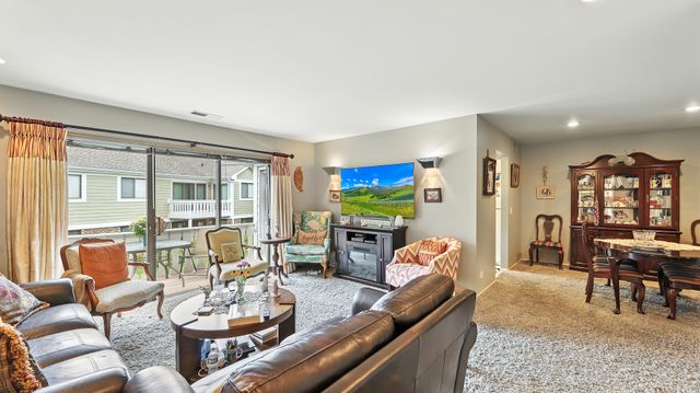 550 Greystone Lane A2, Wheeling, IL 60090