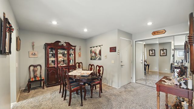 550 Greystone Lane A2, Wheeling, IL 60090