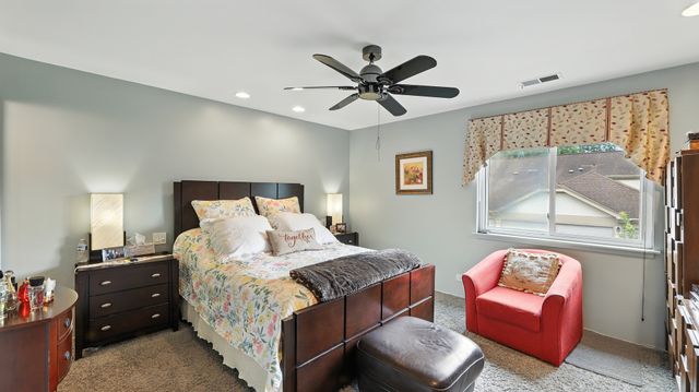 550 Greystone Lane A2, Wheeling, IL 60090