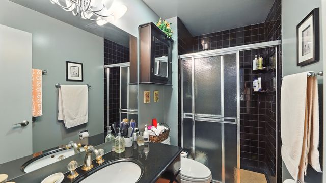 550 Greystone Lane A2, Wheeling, IL 60090