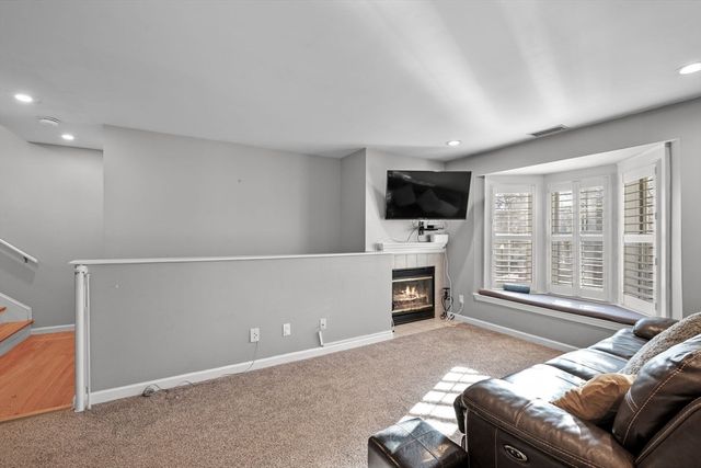 709 Gazebo Cir 709, Reading, MA 01867