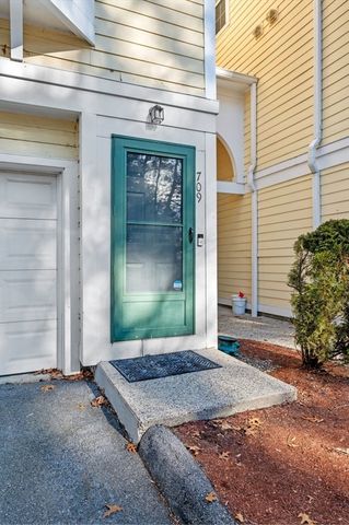 709 Gazebo Cir 709, Reading, MA 01867