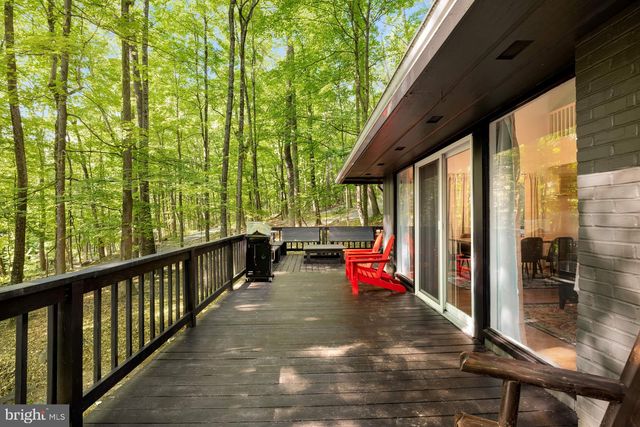 18 BOBCAT COURT, Berkeley Springs, WV 25411
