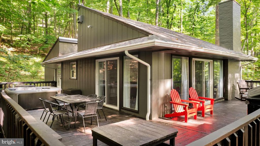 18 BOBCAT COURT, Berkeley Springs, WV 25411