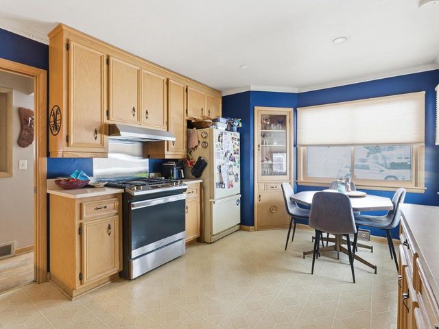 11141 W Mallory AVENUE, Hales Corners, WI 53130