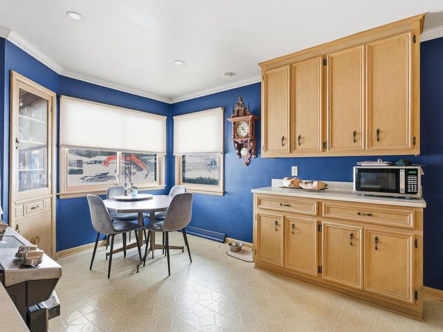 11141 W Mallory AVENUE, Hales Corners, WI 53130