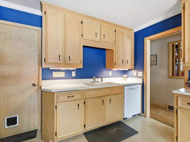 11141 W Mallory AVENUE, Hales Corners, WI 53130