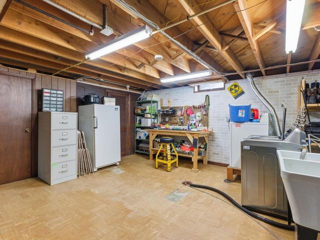 11141 W Mallory AVENUE, Hales Corners, WI 53130