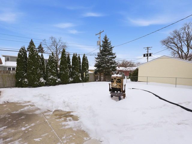 11141 W Mallory AVENUE, Hales Corners, WI 53130