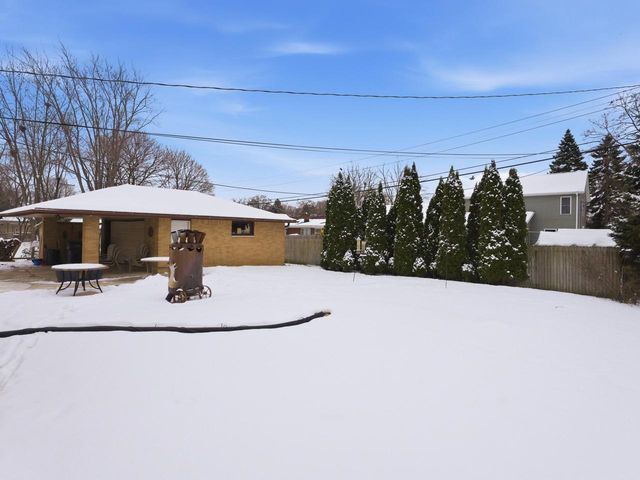 11141 W Mallory AVENUE, Hales Corners, WI 53130