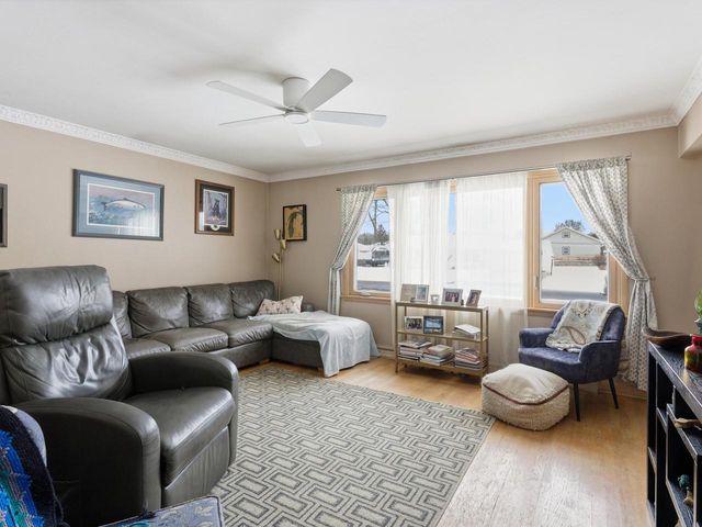 11141 W Mallory AVENUE, Hales Corners, WI 53130