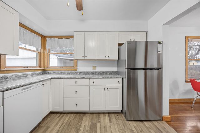 608 W 13th Street, Vinton, IA 52349