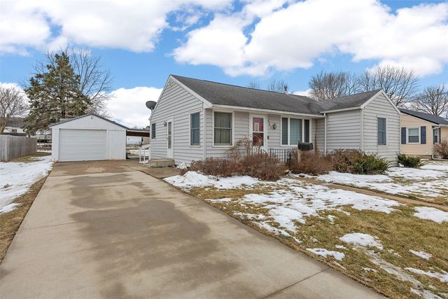 608 W 13th Street, Vinton, IA 52349