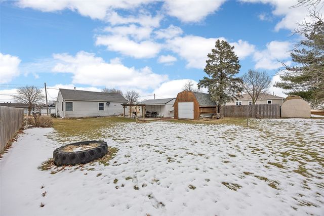 608 W 13th Street, Vinton, IA 52349