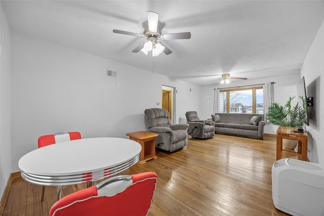 608 W 13th Street, Vinton, IA 52349