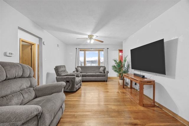 608 W 13th Street, Vinton, IA 52349