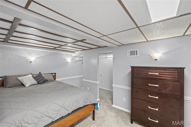 7062 Sutherland Avenue, St Louis, MO 63109