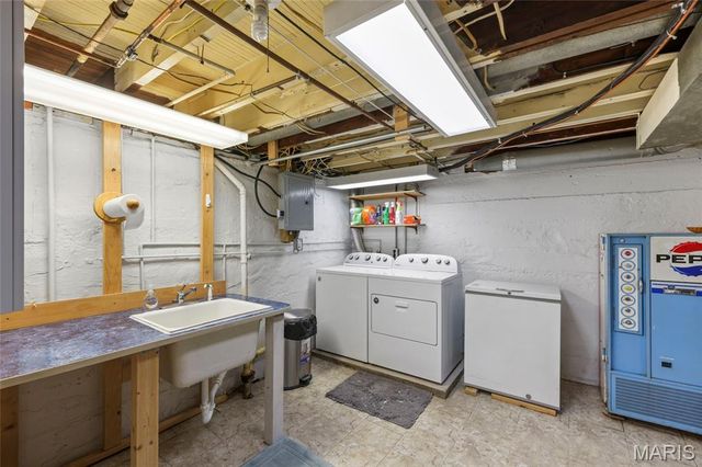 7062 Sutherland Avenue, St Louis, MO 63109