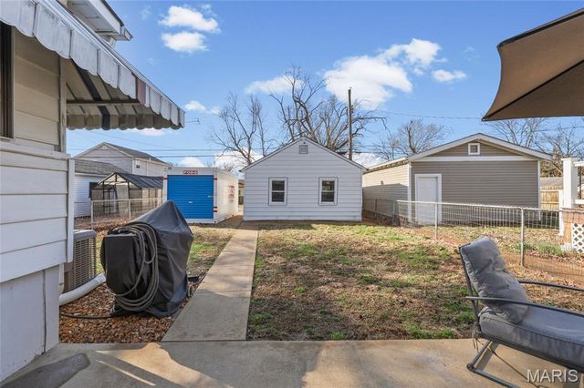 7062 Sutherland Avenue, St Louis, MO 63109