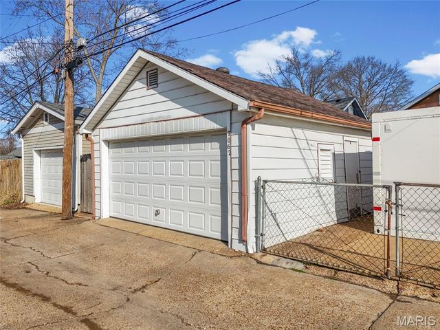 7062 Sutherland Avenue, St Louis, MO 63109