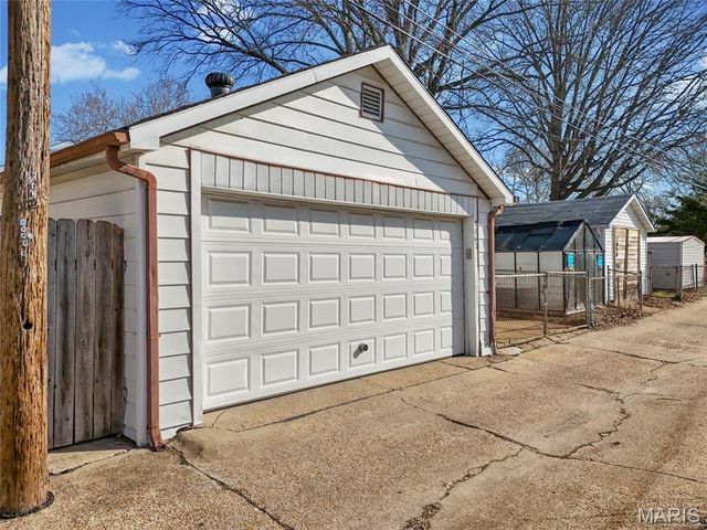 7062 Sutherland Avenue, St Louis, MO 63109