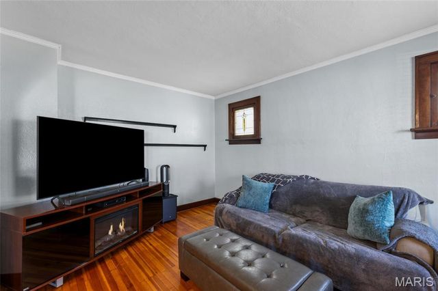 7062 Sutherland Avenue, St Louis, MO 63109