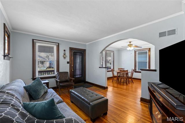 7062 Sutherland Avenue, St Louis, MO 63109