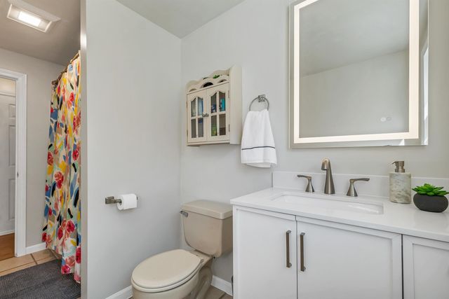 5 Ham Road, Raymond, NH 03077