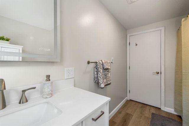 5 Ham Road, Raymond, NH 03077