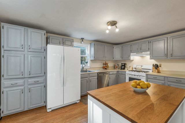 5 Ham Road, Raymond, NH 03077