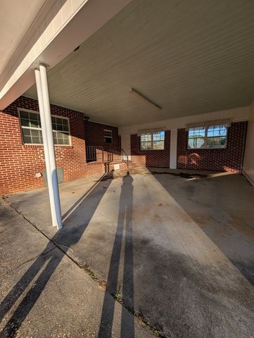 714 S Main St., Headland, AL 36345