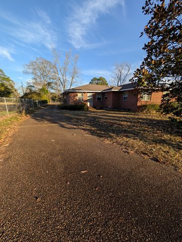 714 S Main St., Headland, AL 36345