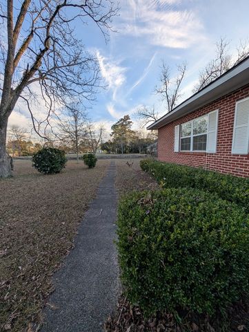 714 S Main St., Headland, AL 36345