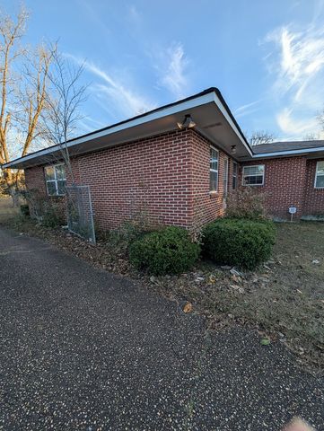 714 S Main St., Headland, AL 36345