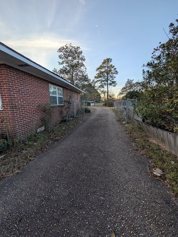 714 S Main St., Headland, AL 36345