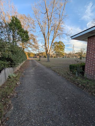 714 S Main St., Headland, AL 36345