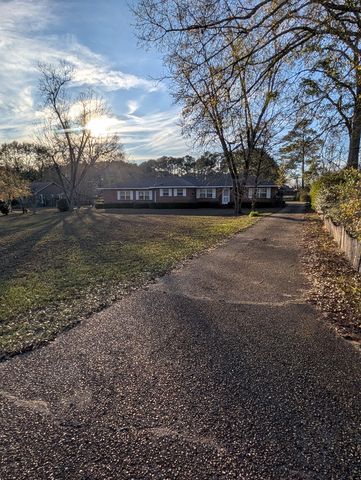 714 S Main St., Headland, AL 36345