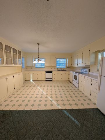 714 S Main St., Headland, AL 36345