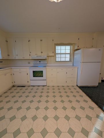 714 S Main St., Headland, AL 36345