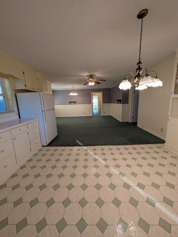 714 S Main St., Headland, AL 36345