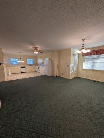 714 S Main St., Headland, AL 36345