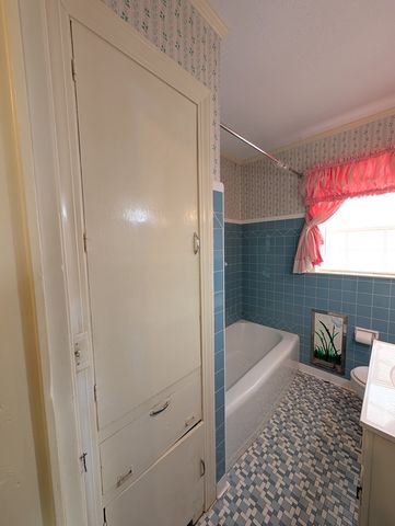 714 S Main St., Headland, AL 36345