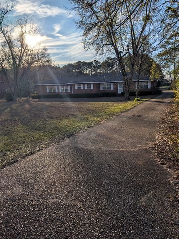 714 S Main St., Headland, AL 36345