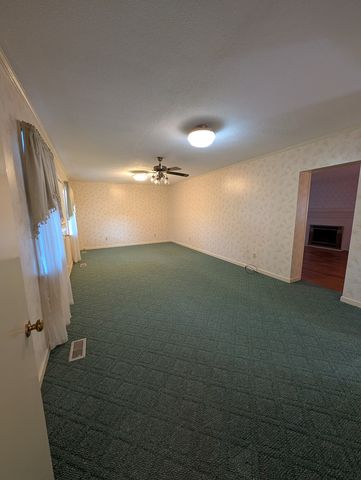 714 S Main St., Headland, AL 36345