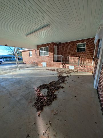 714 S Main St., Headland, AL 36345