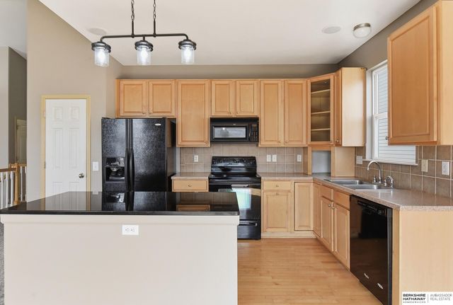 3811 S 190th Street, Omaha, NE 68130